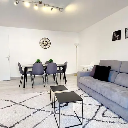 Cosy 2, 2 Chambres, 6 Personnes, 3 Min Gare, Parking Apartment *