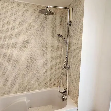 Cosy 2, 2 Chambres, 6 Personnes, 3 Min Gare, Parking * Cergy