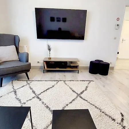 Cosy 2, 2 Chambres, 6 Personnes, 3 Min Gare, Parking Cergy